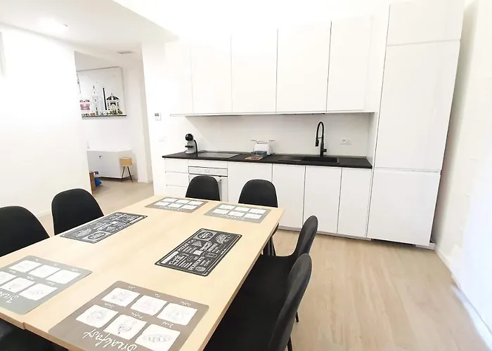 Dimora Beluga - Centro Pensión 3*